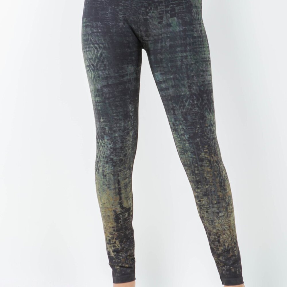 New M. Rena Geometric Tummy Tuck Leggings. One Size